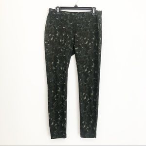 Reebok Patterned Athletic Leggings Size XL Green